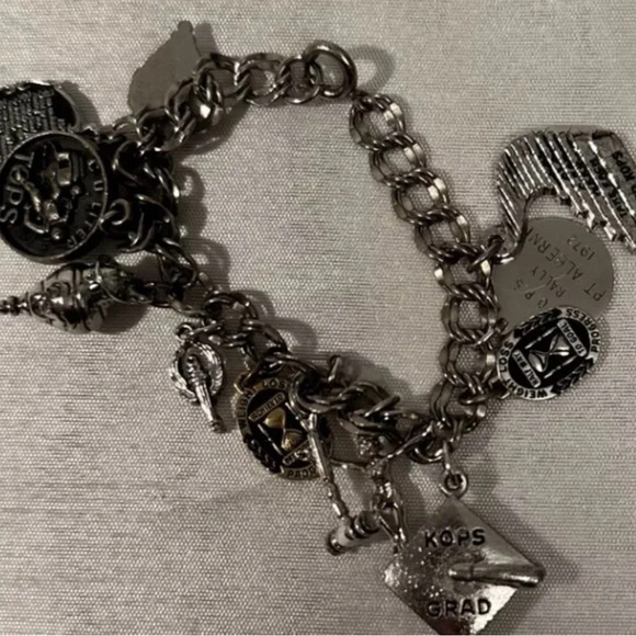 2/40$ Vintage Tops For Kops Charm Bracelet With 13 Charms - Picture 2 of 5